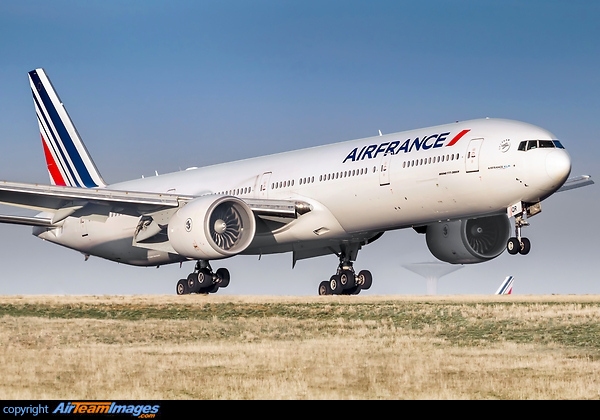 Boeing 777-328/ER Boeing 777-328/ER