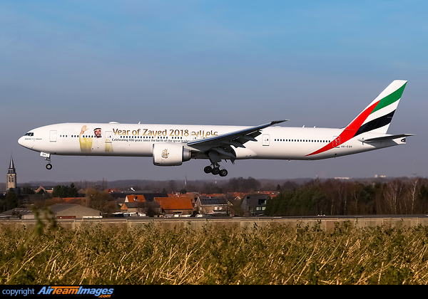 Painted in "Year of Zayed 2018" special colours. Boeing 777-31H/ER