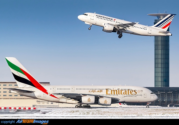 Airbus A319-111 Airbus A319-111
