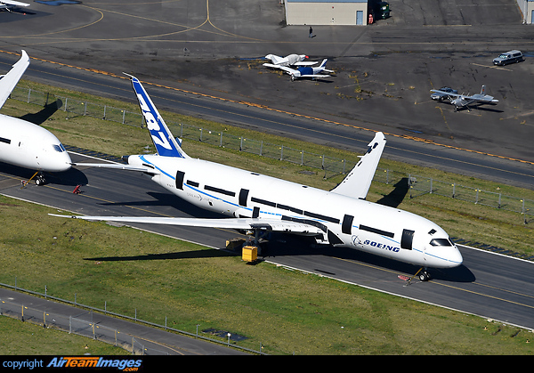 Boeing 787-8 Dreamliner Boeing 787-8 Dreamliner