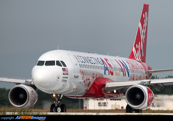 Airbus A320-216 Airbus A320-216