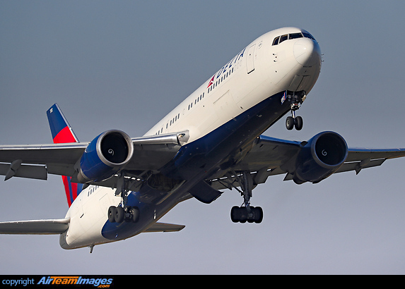Boeing 767-332/ER Boeing 767-332/ER