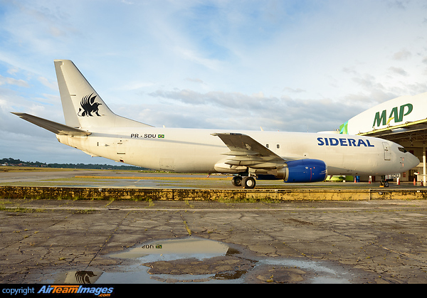 PR-SDU resting at the last golden amazon lights. Boeing 737-4Y0(SF)