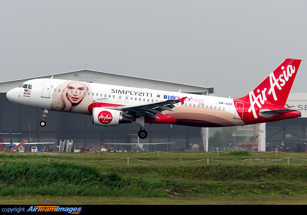 Airbus A320-216 Airbus A320-216
