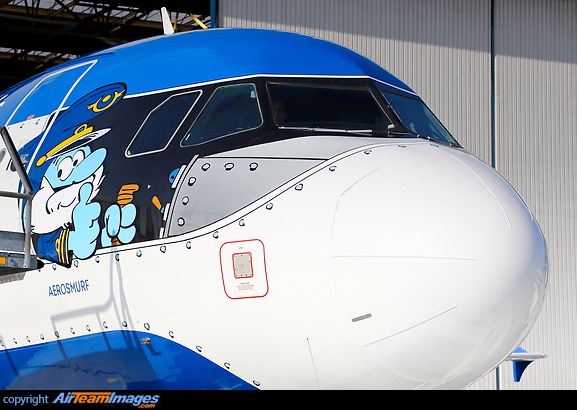 Brussels Airlines celebrate the Belgian Schtroumpfs with this 5th Belgian icon deco.
#AEROSMURF is based on the winning design of Marta Mascellani. 171 project days - 2100 hours of painting - 28 colours used - 420 liters of paint - 335 Touch up brusches - 14 Painters - 24000 meters of masking tapes. Airbus A320-214
