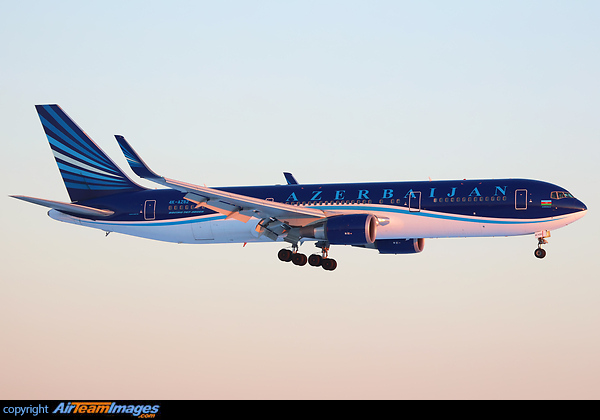 Boeing 767-32L/ER Boeing 767-32L/ER