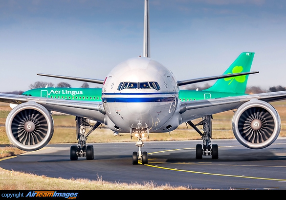 Boeing 777-39L/ER Boeing 777-39L/ER