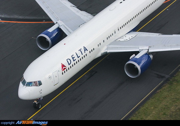 Boeing 767-332/ER Boeing 767-332/ER