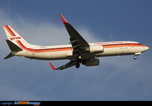 This aircraft wears the heritage livery from 1969-1985 that saw it applied on aircraft types including DC-9s, DC-10-30s, B747-200Bs etc. Boeing 737-86N