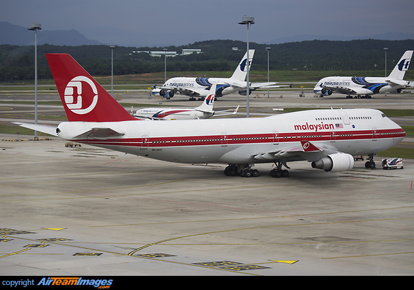 When the A380 fleet of Malaysia Airlines were scheduled for maintenance, a B747-400 was identified as a standby aircraft and duly painted in this retro livery.
As it turned out, it too was due for a heavy maintenance visit and consequently never operated a single commercial flight in this livery. It flew to Jakarta where the livery was removed. Boeing 747-4H6