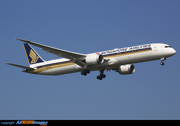 Singapore Airlines is the launch customer of the B787-10. The first aircraft arrived in Singapore after a delivery flight from Charleston via Osaka.
Starting 3 April 2018, it will operate regional crew familiarisation flights to Kuala Lumpur and Bangkok before serving Osaka-Kansai and Perth a month later. Boeing 787-10 Dreamliner