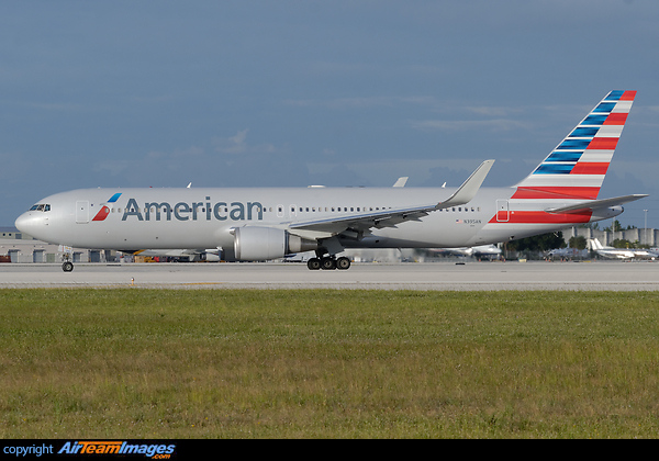 Boeing 767-323/ER Boeing 767-323/ER