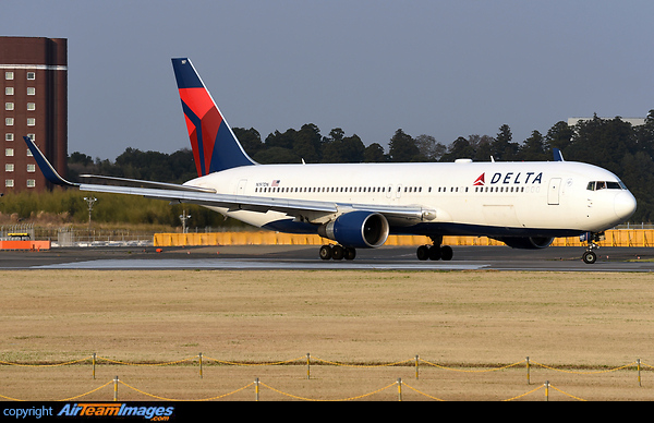 Boeing 767-332/ER Boeing 767-332/ER