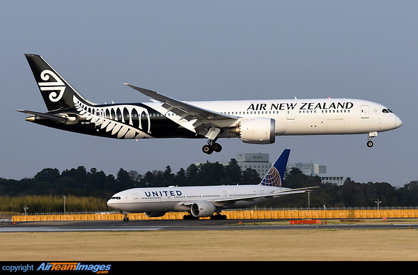 Boeing 787-9 Dreamliner Boeing 787-9 Dreamliner