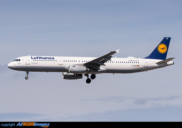 Now with Flynet installation on the rear fuselage. Airbus A321-231