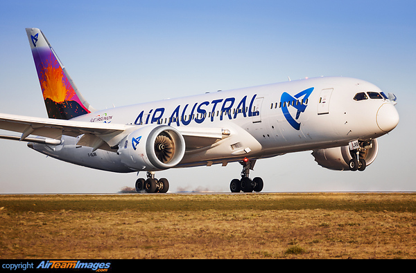Boeing 787-8 Dreamliner Boeing 787-8 Dreamliner