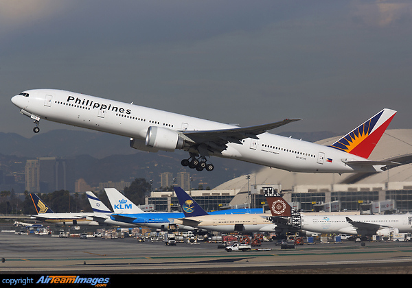Boeing 777-3F6/ER Boeing 777-3F6/ER
