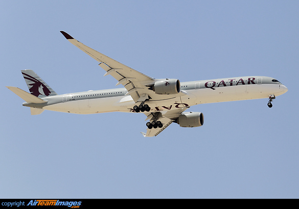 Qatari A350-1000 on final in Kuwait, completing the world's shortest revenue flight for this type. Airbus A350-1000