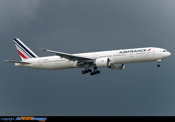 Boeing 777-328/ER Boeing 777-328/ER
