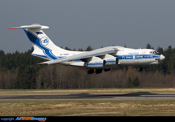 Dealing with som X-wind.
Arriving from Chateauroux as VI4217. Ilyushin Il-76TD-90VD
