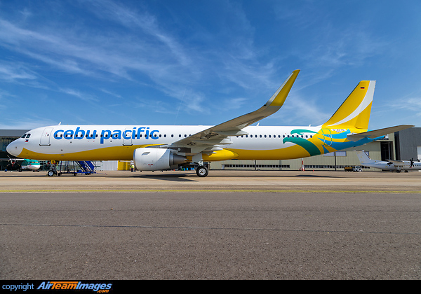 Departure to Hamburg-Finkenwerder after a paintjob by MAAS Aviation Maastricht Airbus A321-211