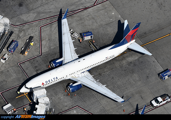 Boeing 737-823 Boeing 737-823