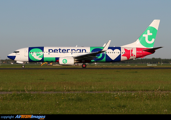 Painted in "Peter Pan Vakantieclub" special colours. Boeing 737-8K2