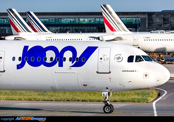 Airbus A321-211 Airbus A321-211