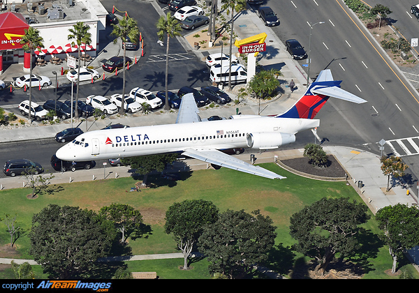 Boeing 717-2BD Boeing 717-2BD