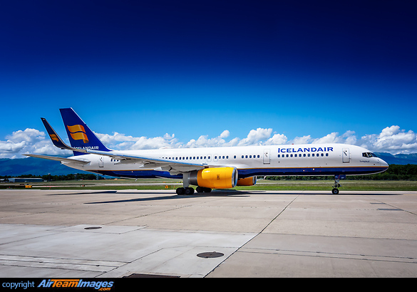 Boeing 757-223 Boeing 757-223