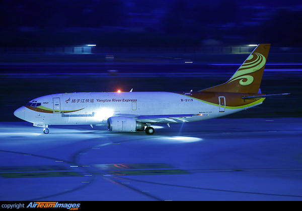 Boeing 737-332(SF) Boeing 737-332(SF)