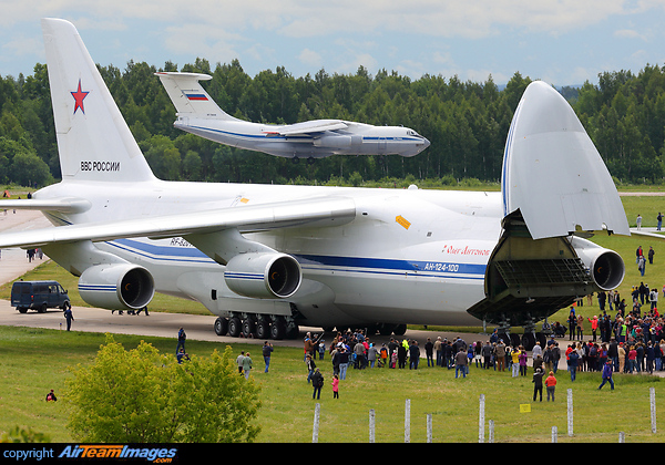Antonov An-124-100 Ruslan Antonov An-124-100 Ruslan
