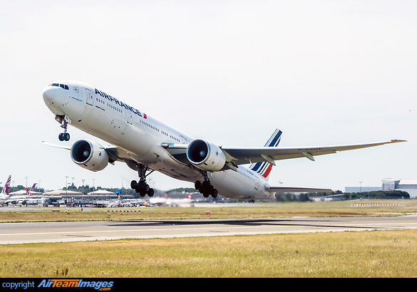 Boeing 777-328/ER Boeing 777-328/ER