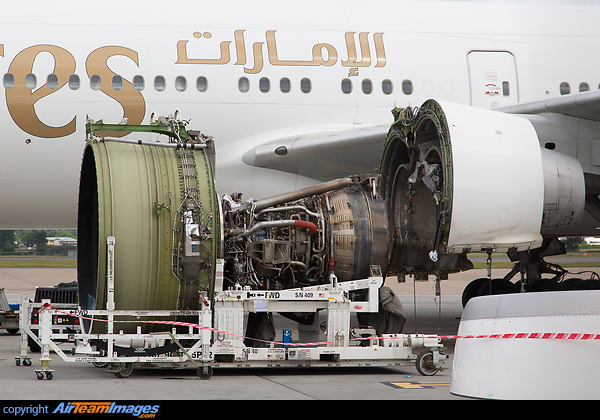 Engine change Boeing 777-31H/ER
