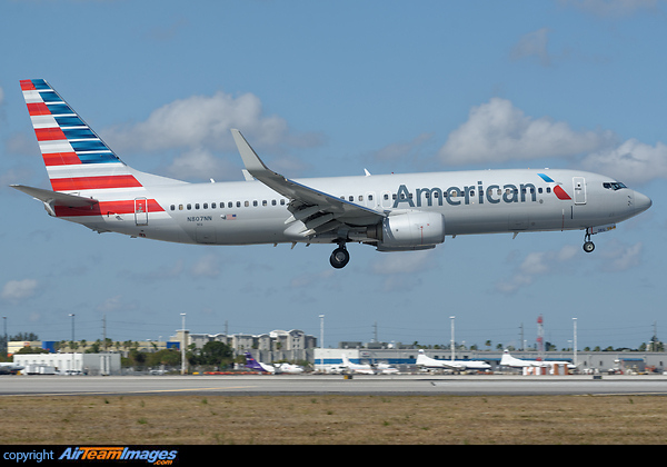 Boeing 737-823 Boeing 737-823