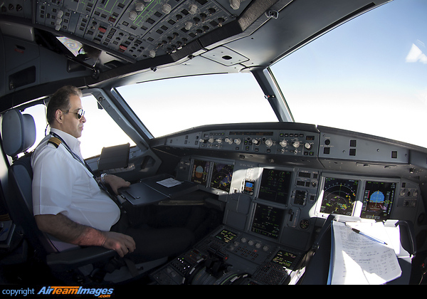 Airbus A321-211 Airbus A321-211