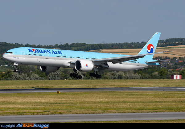 Boeing 777-3B5/ER Boeing 777-3B5/ER