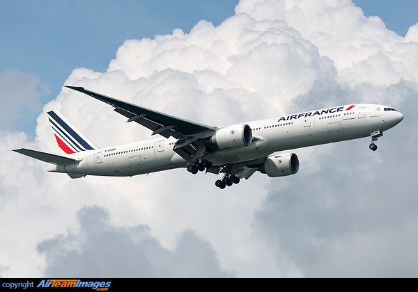Boeing 777-328/ER Boeing 777-328/ER