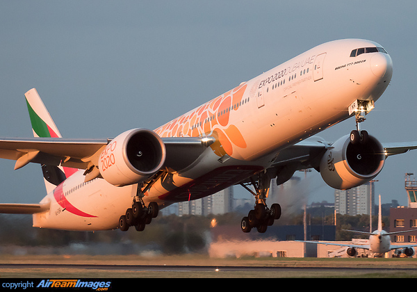 Boeing 777-31H/ER Boeing 777-31H/ER