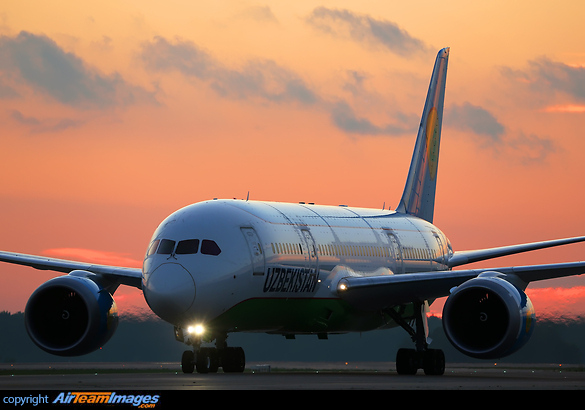 Boeing 787-8 Dreamliner Boeing 787-8 Dreamliner