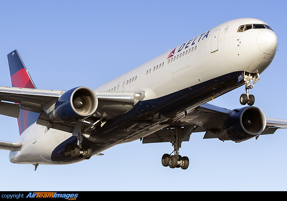 Boeing 767-332/ER Boeing 767-332/ER