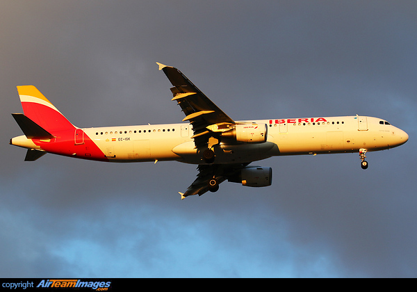 Airbus A321-213 Airbus A321-213