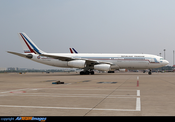 Airbus A340-211 Airbus A340-211