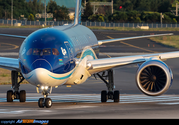 Boeing 787-8 Dreamliner Boeing 787-8 Dreamliner