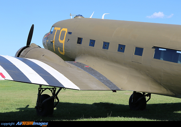 Douglas DC-3-G202A Douglas DC-3-G202A