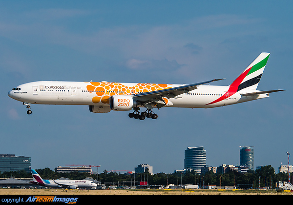 Expo 2020 colours Boeing 777-31H/ER
