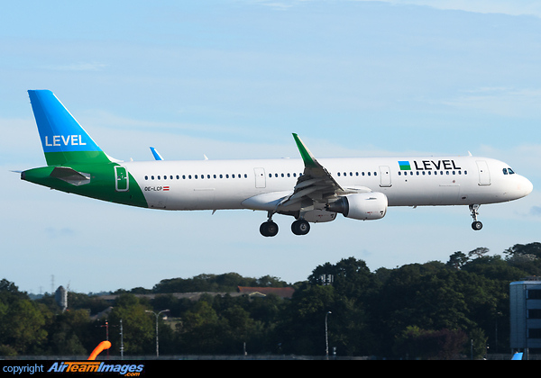 Airbus A321-211 Airbus A321-211