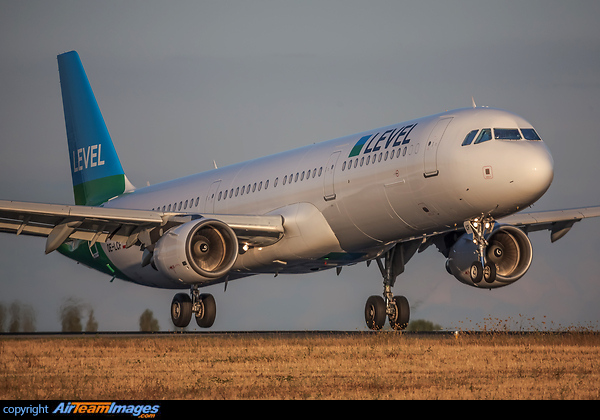 Airbus A321-211 Airbus A321-211
