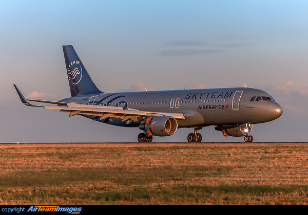 Airbus A320-214 Airbus A320-214