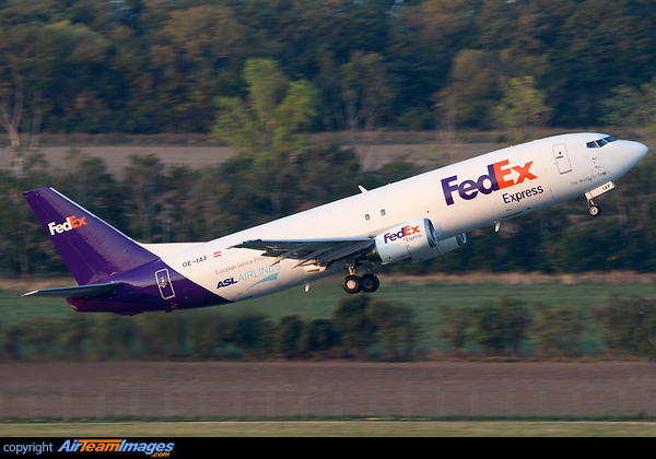 Boeing 737-4Y0(SF) Boeing 737-4Y0(SF)